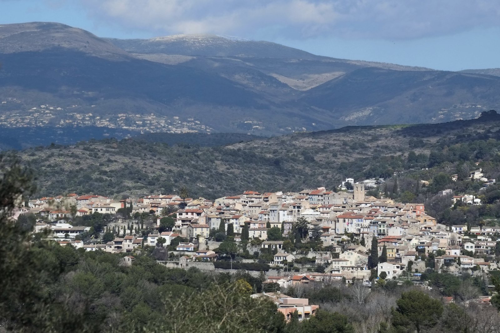 Vue du village de Biot