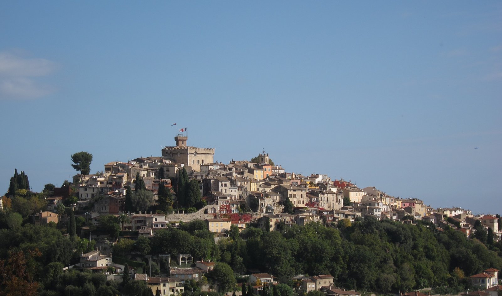 Vue panoramique du Haut-de-Cagnes avec le Château Grimaldi
