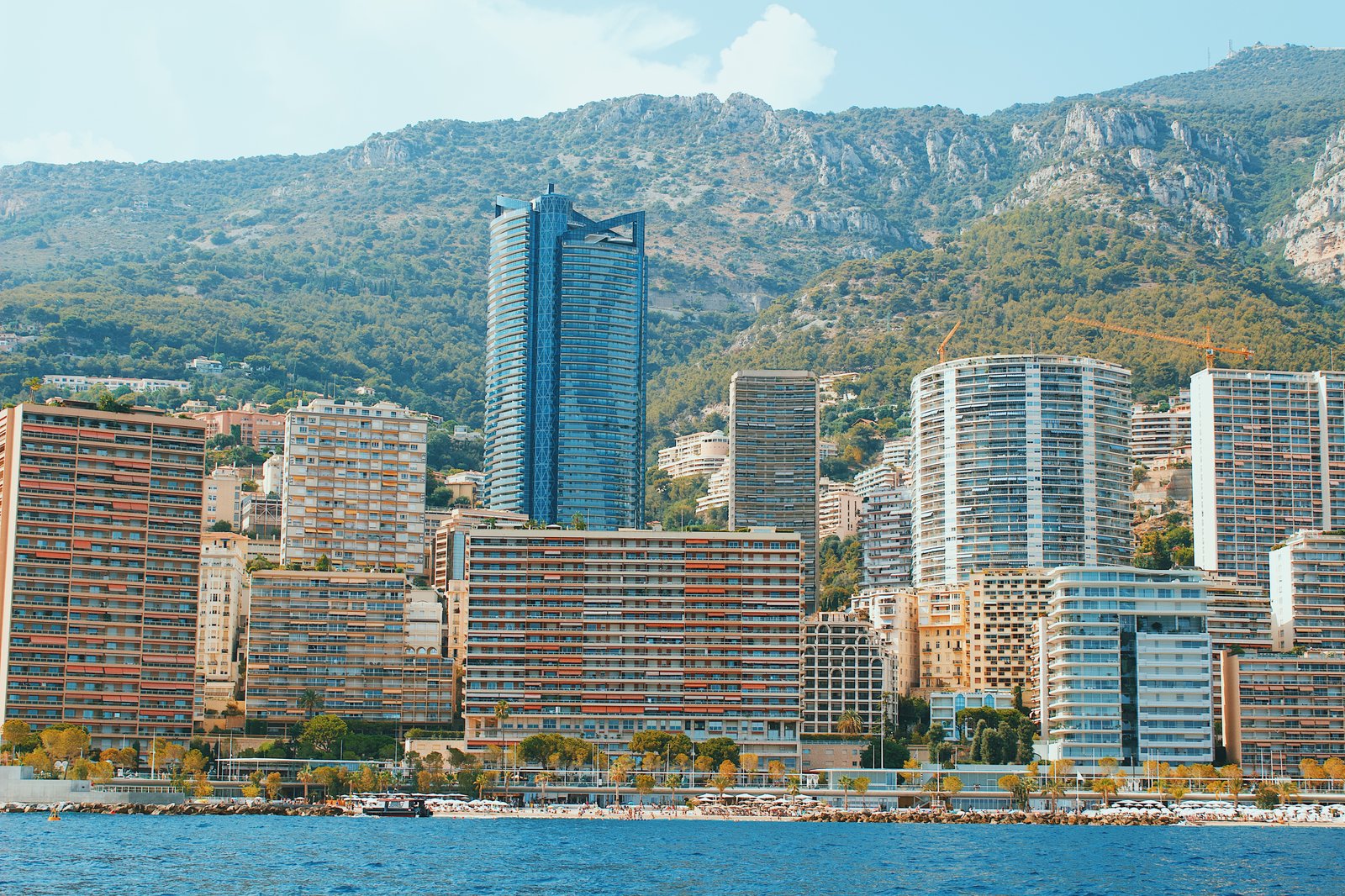 Vue panoramique de Monaco - quartiers du Larvotto et de La Rousse