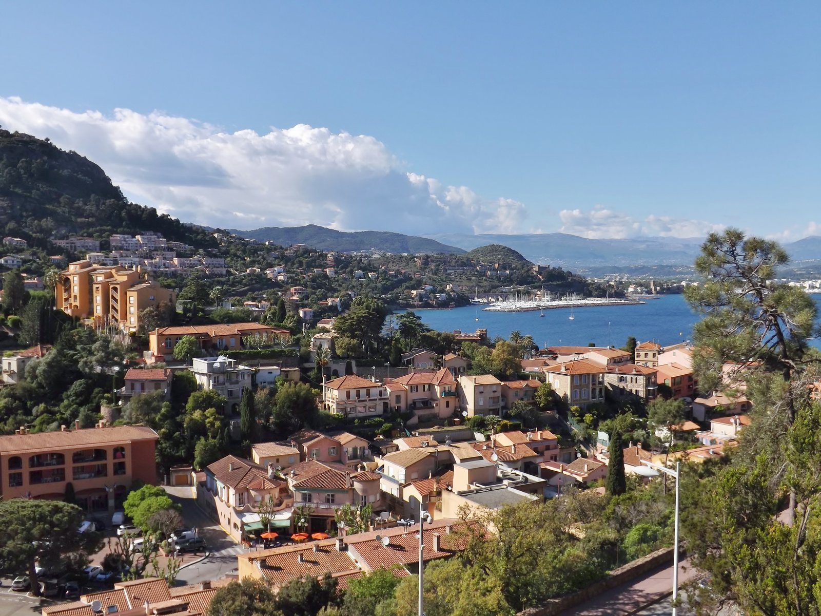 Vue du bourg de Théoule-sur-Mer